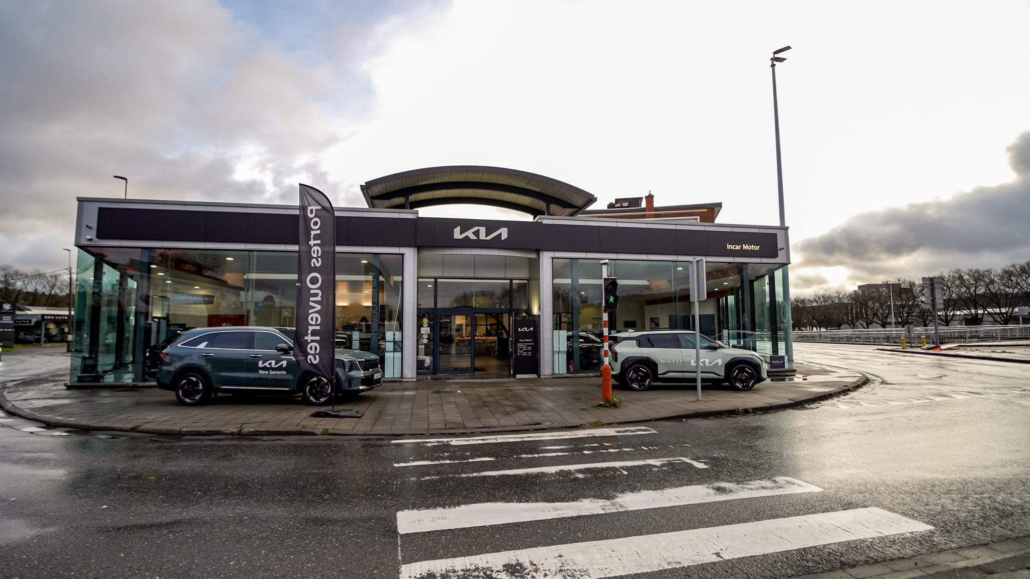 Vue du garage Incar Motor à Angleur, spécialisé dans l'entretien, la réparation et les services automobiles complets.